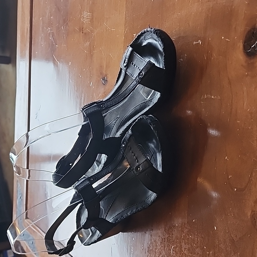 Ariat Sandals T strap whip stitch 6.5 black sandals